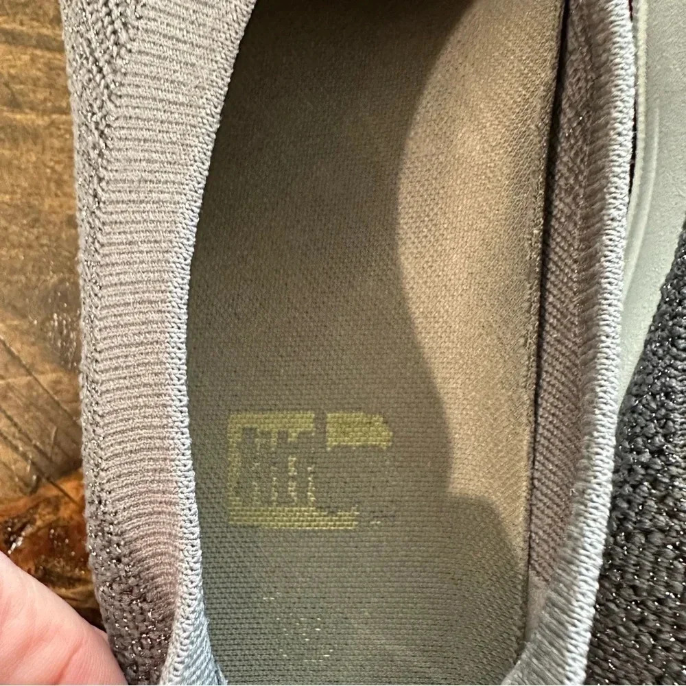 FitFlop Women's Metallic Pewter Uberknit Slip On Sneakers Size 7.5 GUC - Picture 6 of 8